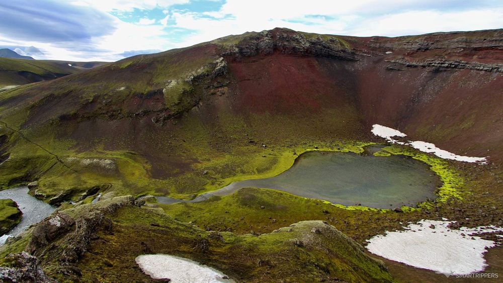 Le cratère de Rauðibotn et son petit lac.