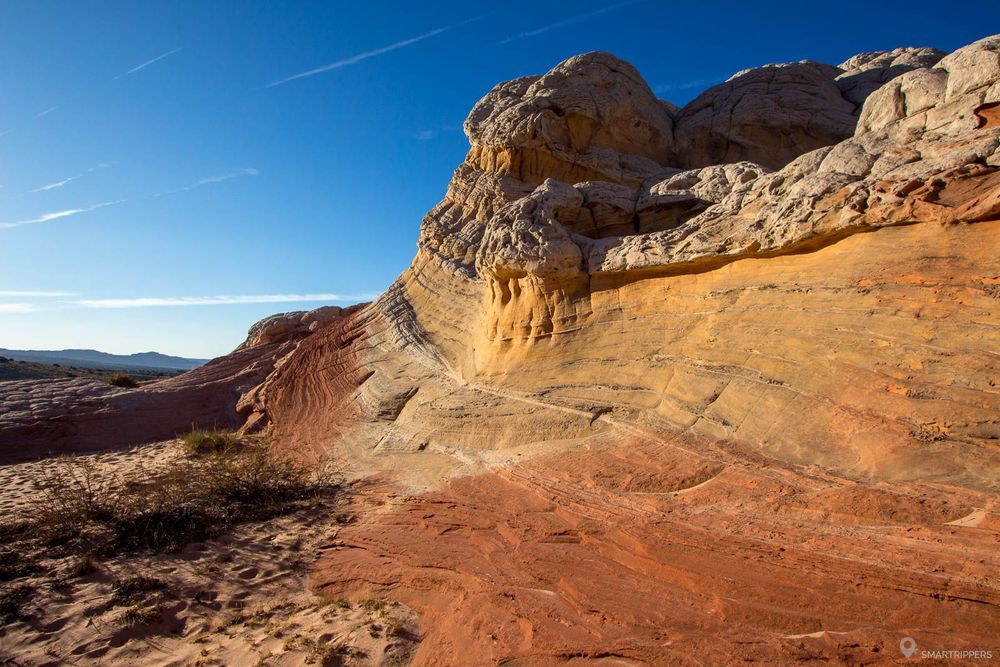 L'imposant rocher aux couleurs et formes impressionnantes