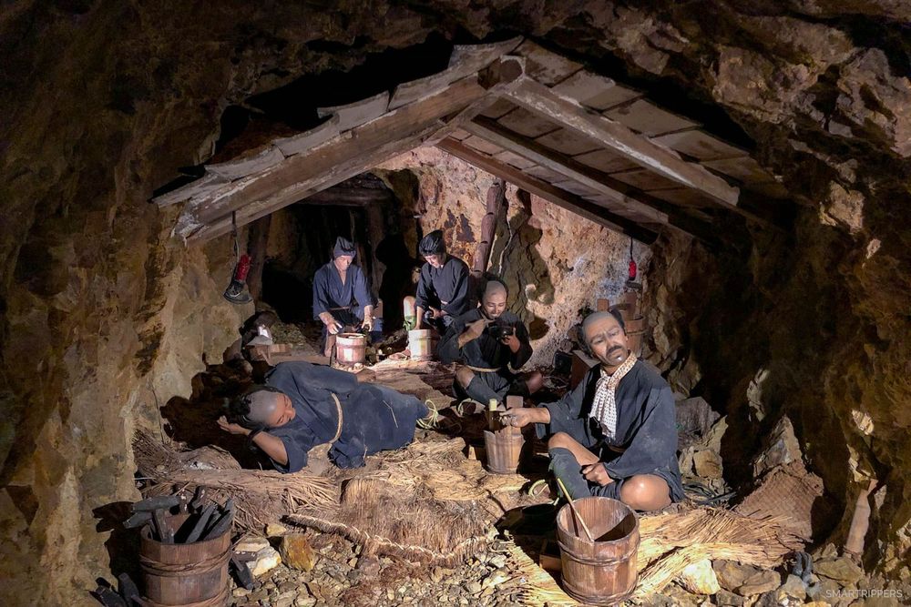 Reconstitution d'une scène de vie à l'intérieur de la mine.