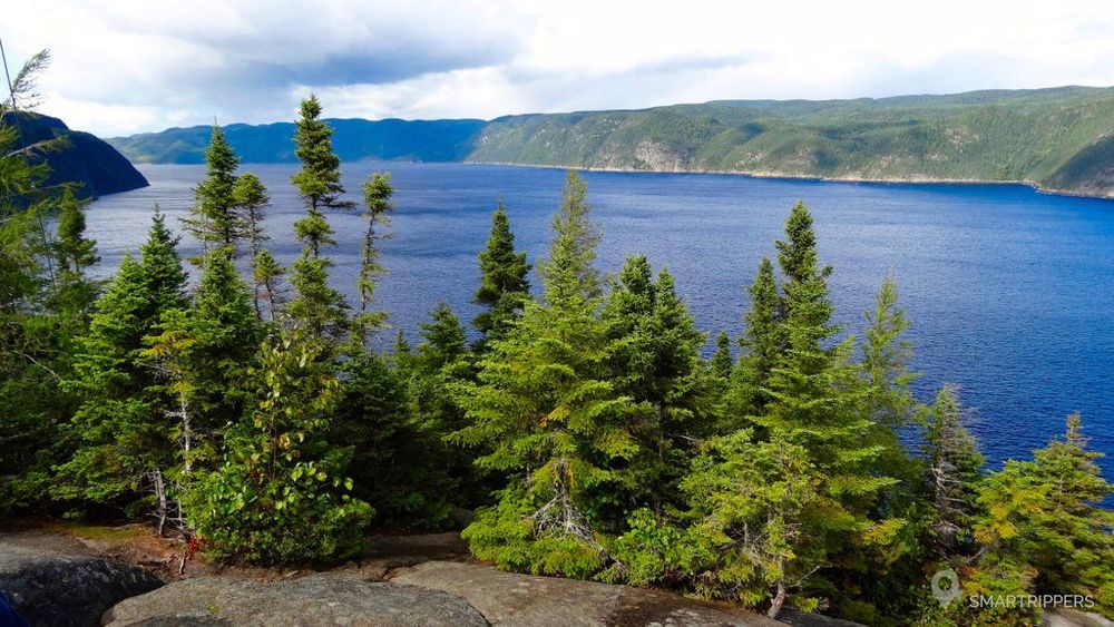 Vue sur le fjord depuis le cap Trinité