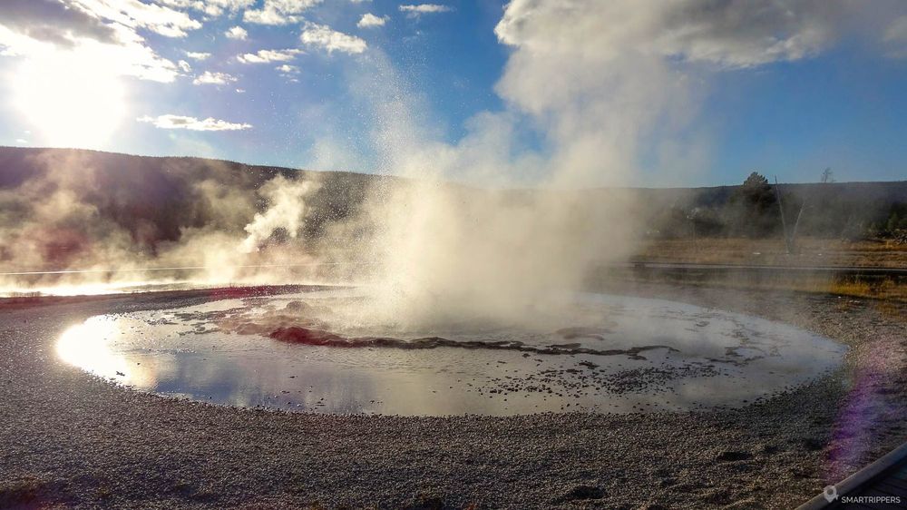 Sawmill geyser en éruption en septembre 2013.