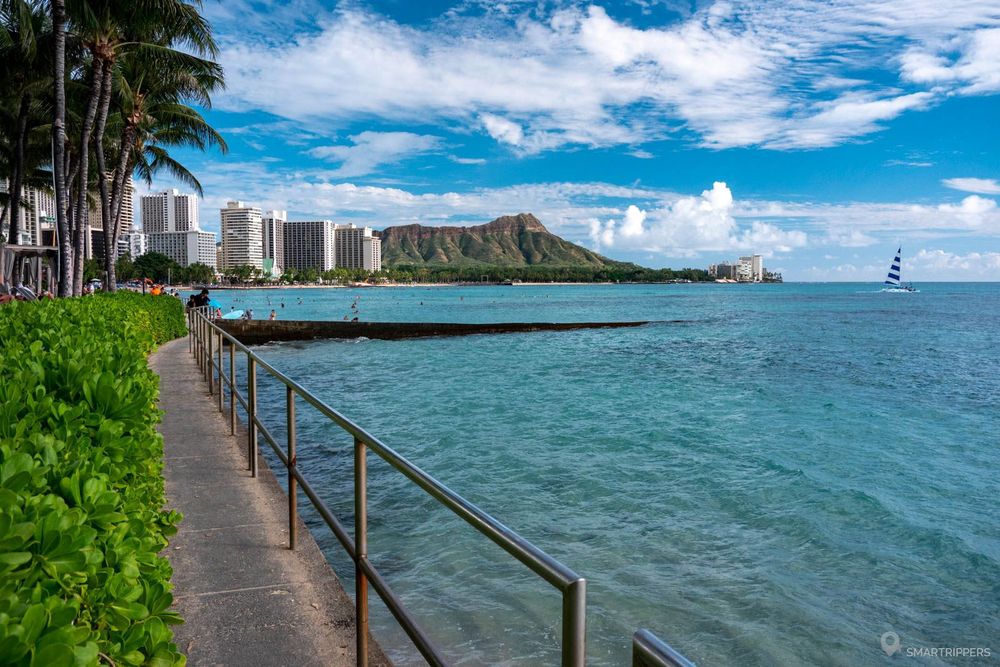 Sur le Sheraton boardwalk, Diamond Head dans le fond.