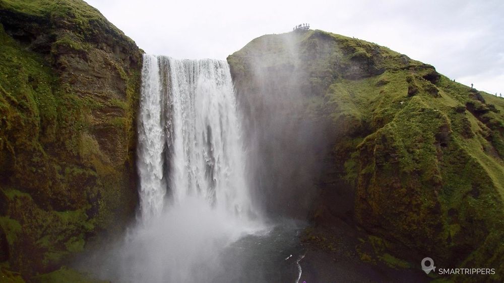 L'impressionnante Skógafoss vue du ciel