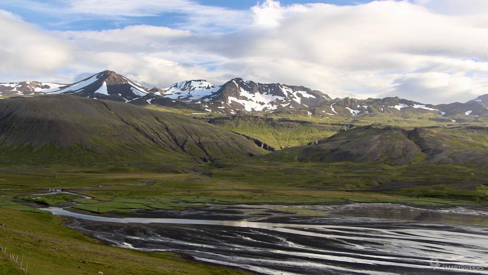 Décor montagneux au fond du fjord Álftafjörður.