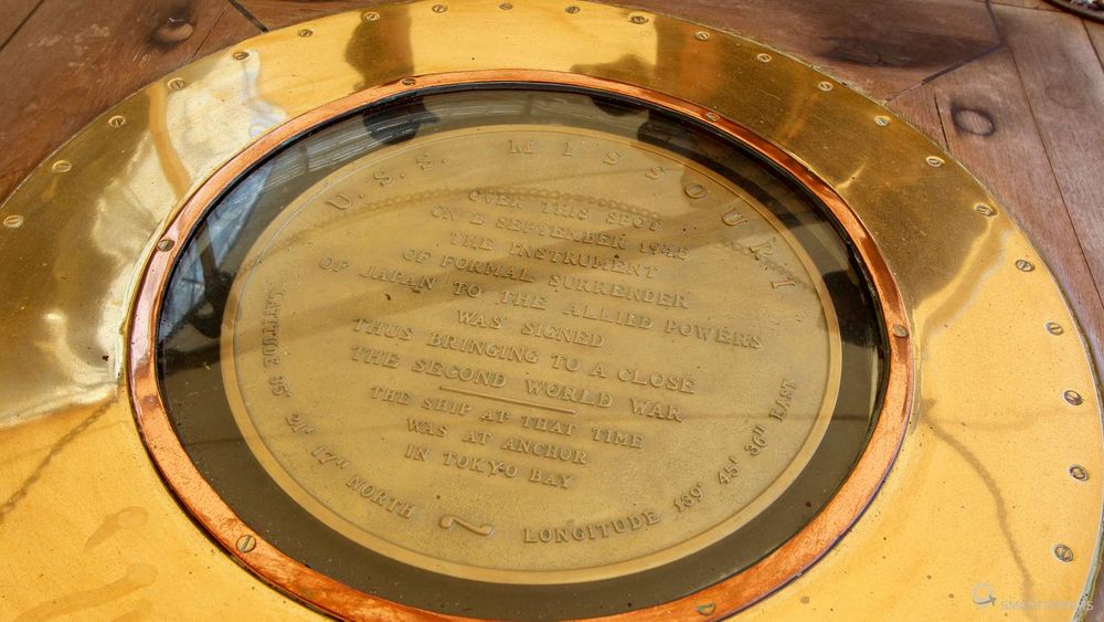 Plaque marquant le lieu de la signature de la fin de la 2ème guerre mondiale.