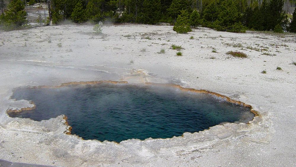 Le trou bleu de Surprise Spring (photo Wikimedia)
