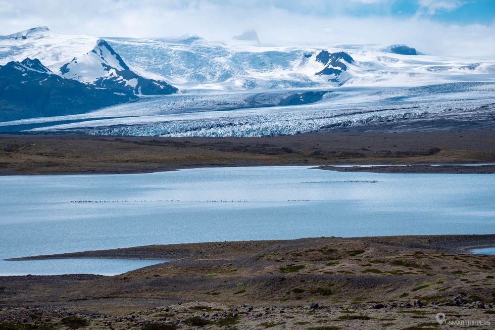 Le lac et le glacier en arrière plan.