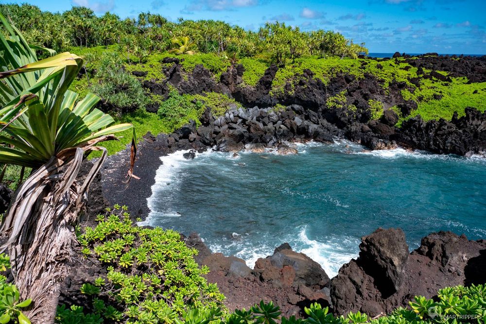 La seconde plage de galets noirs